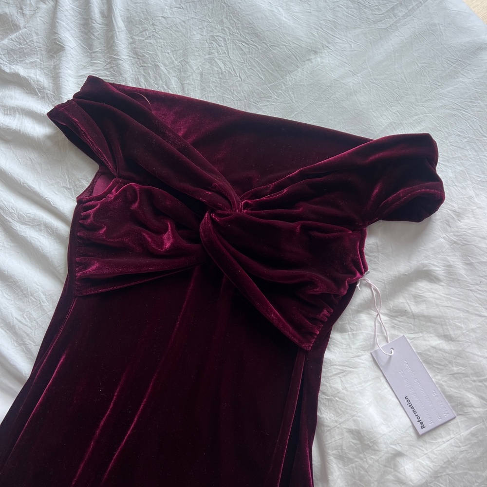 Reformation off-shoulder velvet dress - Picture 4 of 8